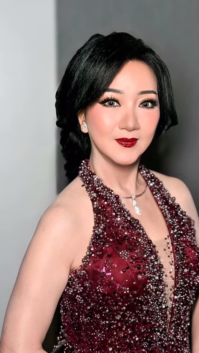 Post 5 by nia winata MUA bride & facelift surabaya on Instagram (video)