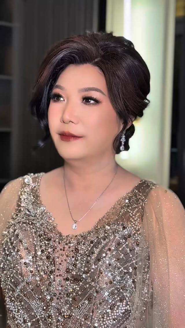 Post 2 by nia winata MUA bride & facelift surabaya on Instagram (video)