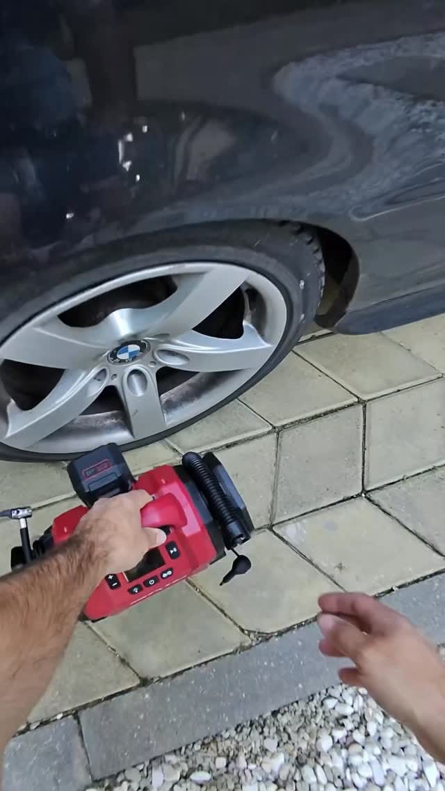 Post 3 by Teo Priceputul on Instagram (video)