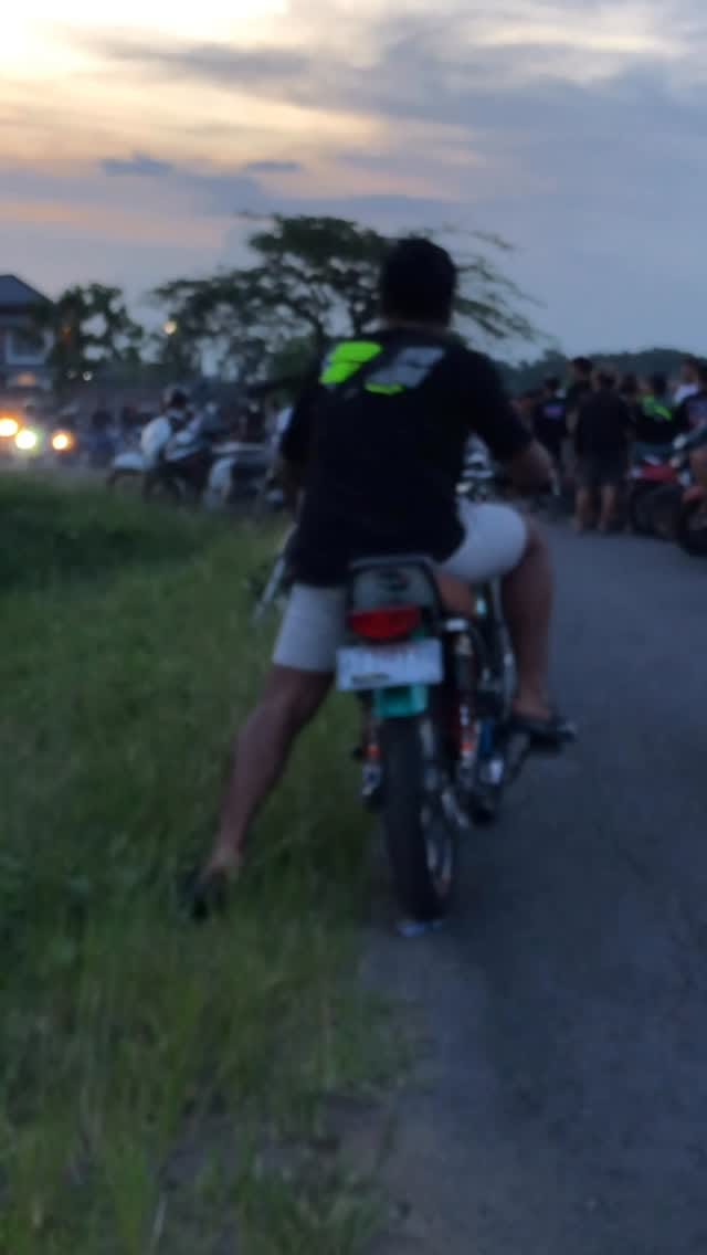Post 6 by kawanblayer official on Instagram (video)