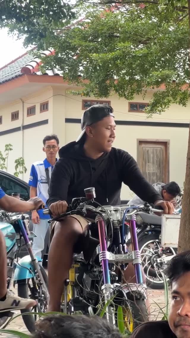 Post 7 by kawanblayer official on Instagram (video)