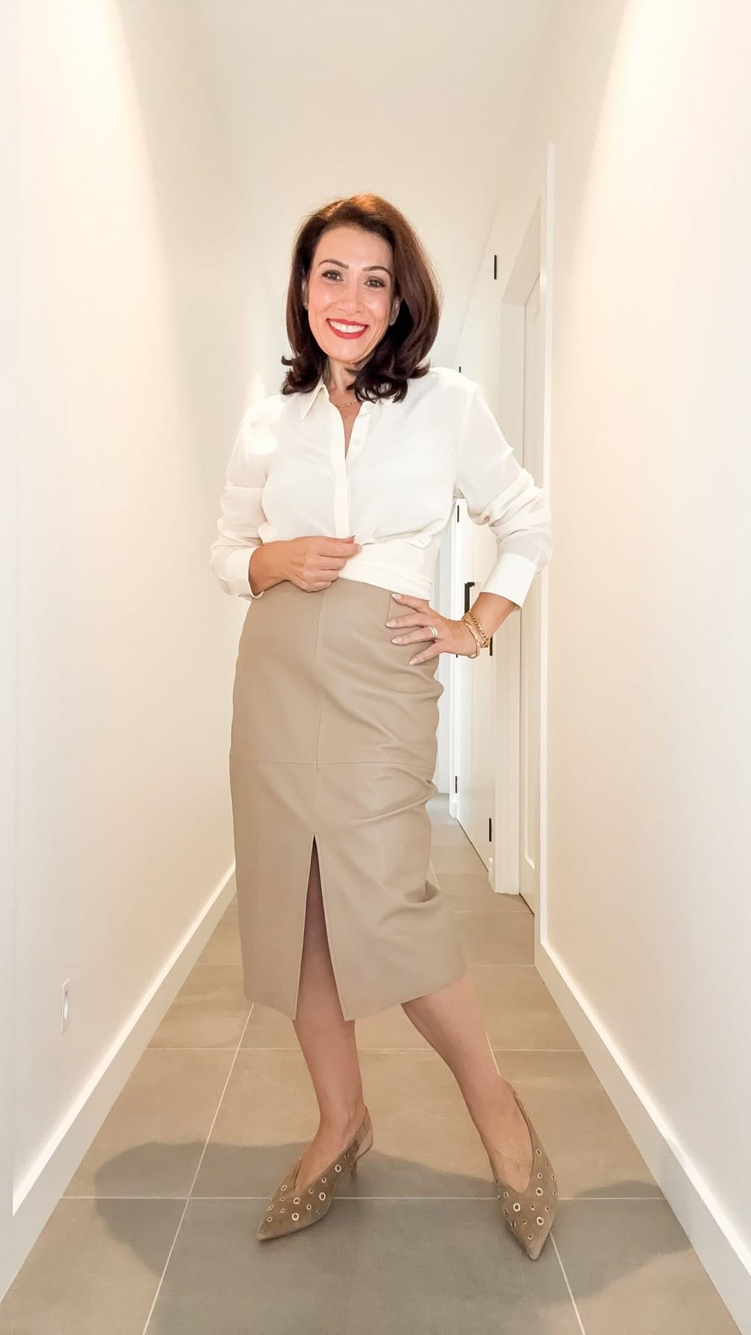 Post 7 by ROSALINDA PANTON - FASHION AFTER 50 on Instagram (video)