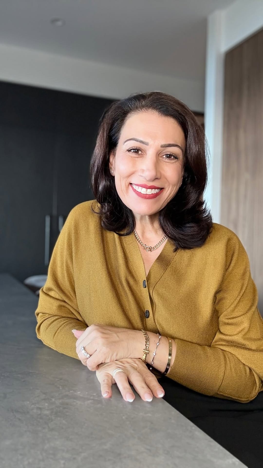 Post 4 by ROSALINDA PANTON - FASHION AFTER 50 on Instagram (video)