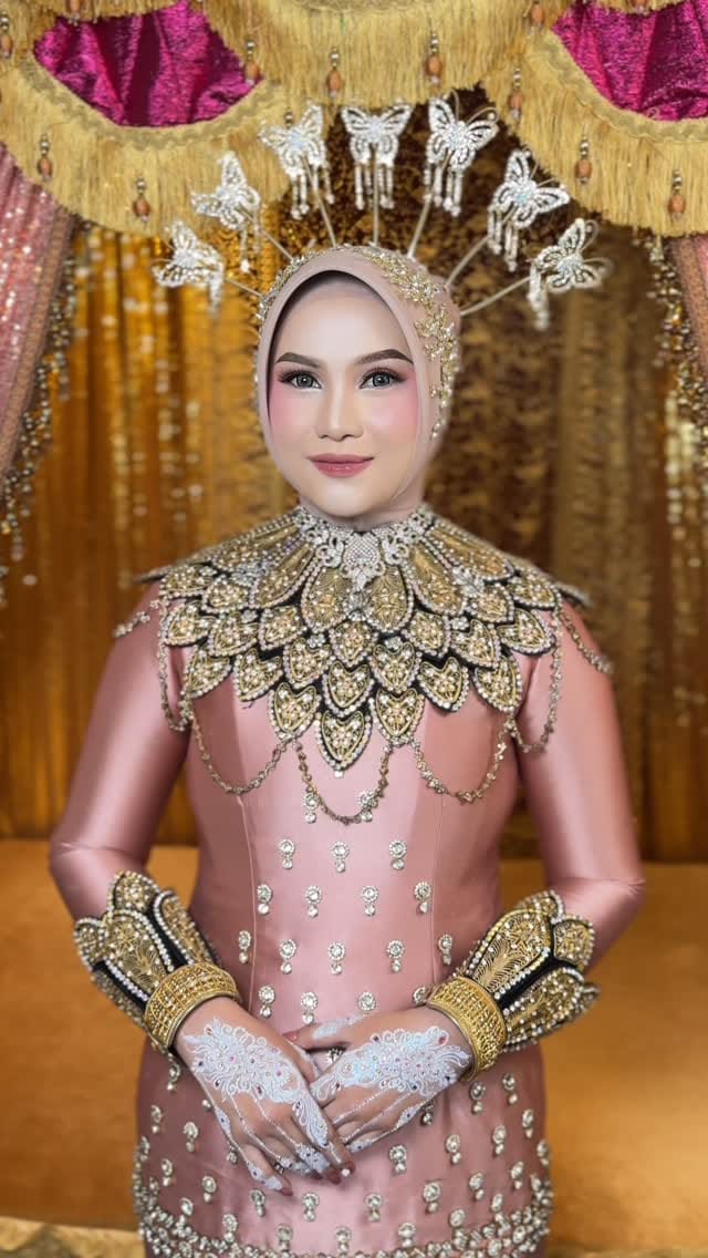 Post 9 by PROFESIONAL WEDDING MAKEUP ARTIST on Instagram (video)