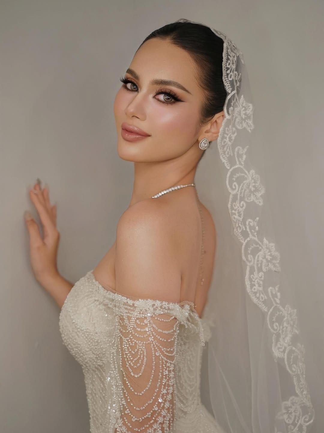 Post 10 by PROFESIONAL WEDDING MAKEUP ARTIST on Instagram (carousel)