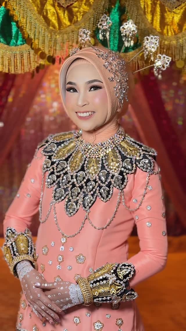 Post 5 by PROFESIONAL WEDDING MAKEUP ARTIST on Instagram (video)