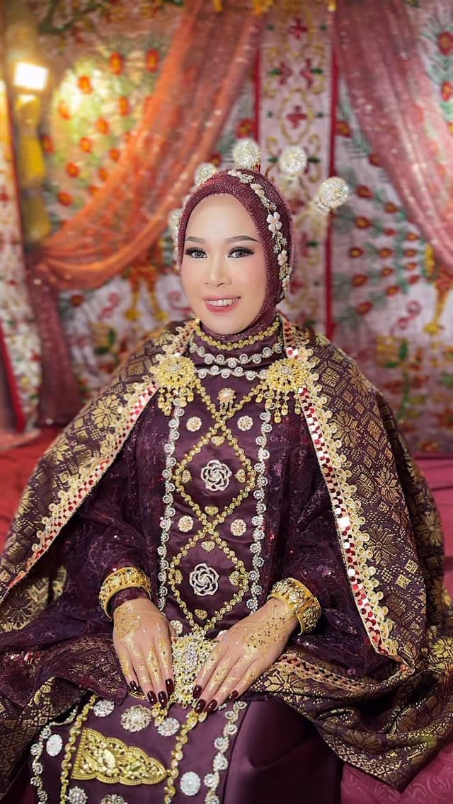 Post 6 by PROFESIONAL WEDDING MAKEUP ARTIST on Instagram (video)