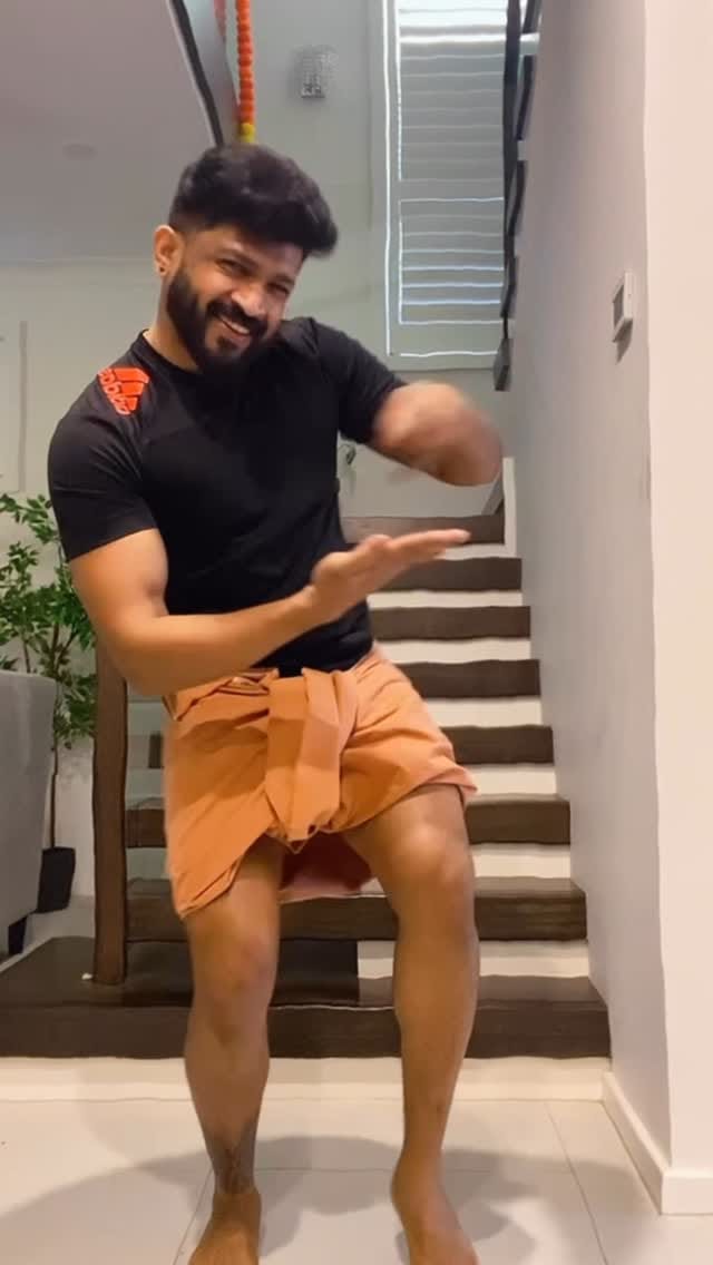Post 3 by Ajayz on Instagram (video)