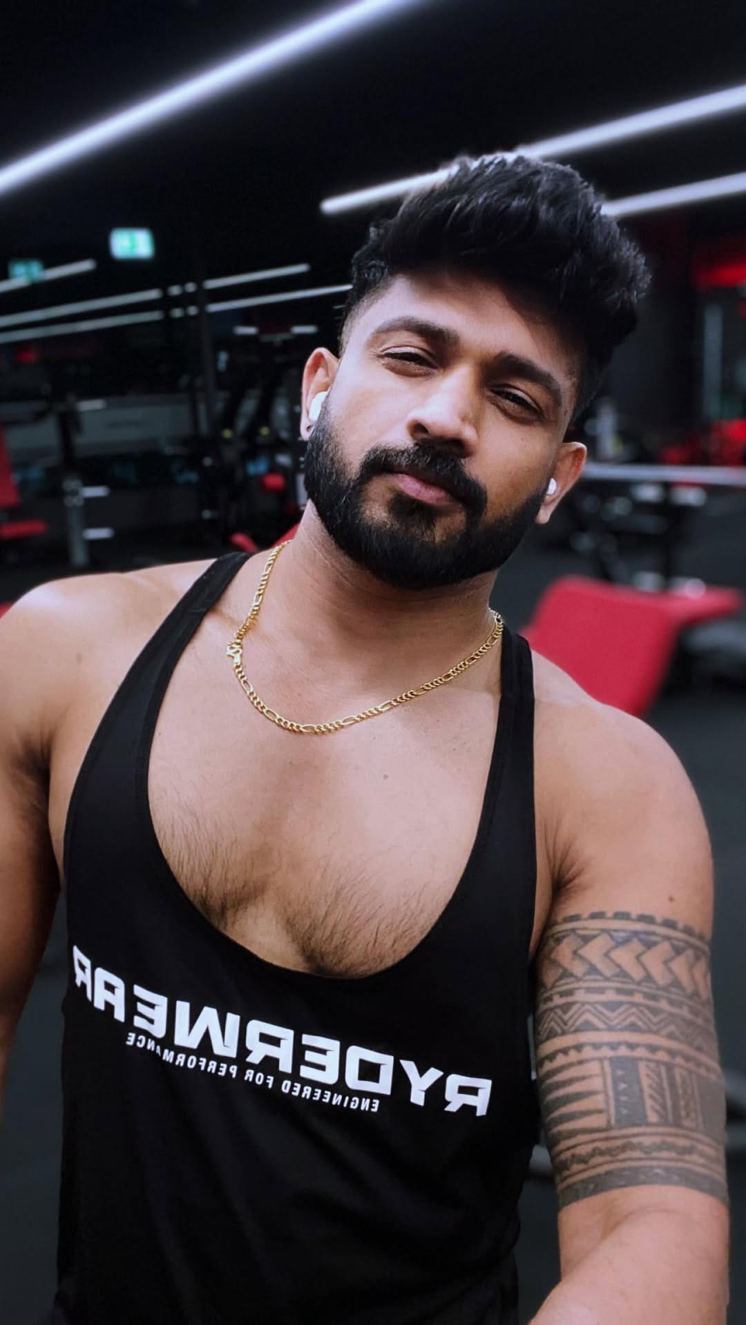 Post 6 by Ajayz on Instagram (video)
