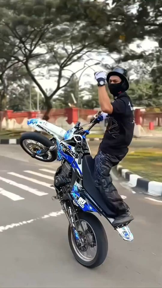Post 6 by abe on Instagram (video)