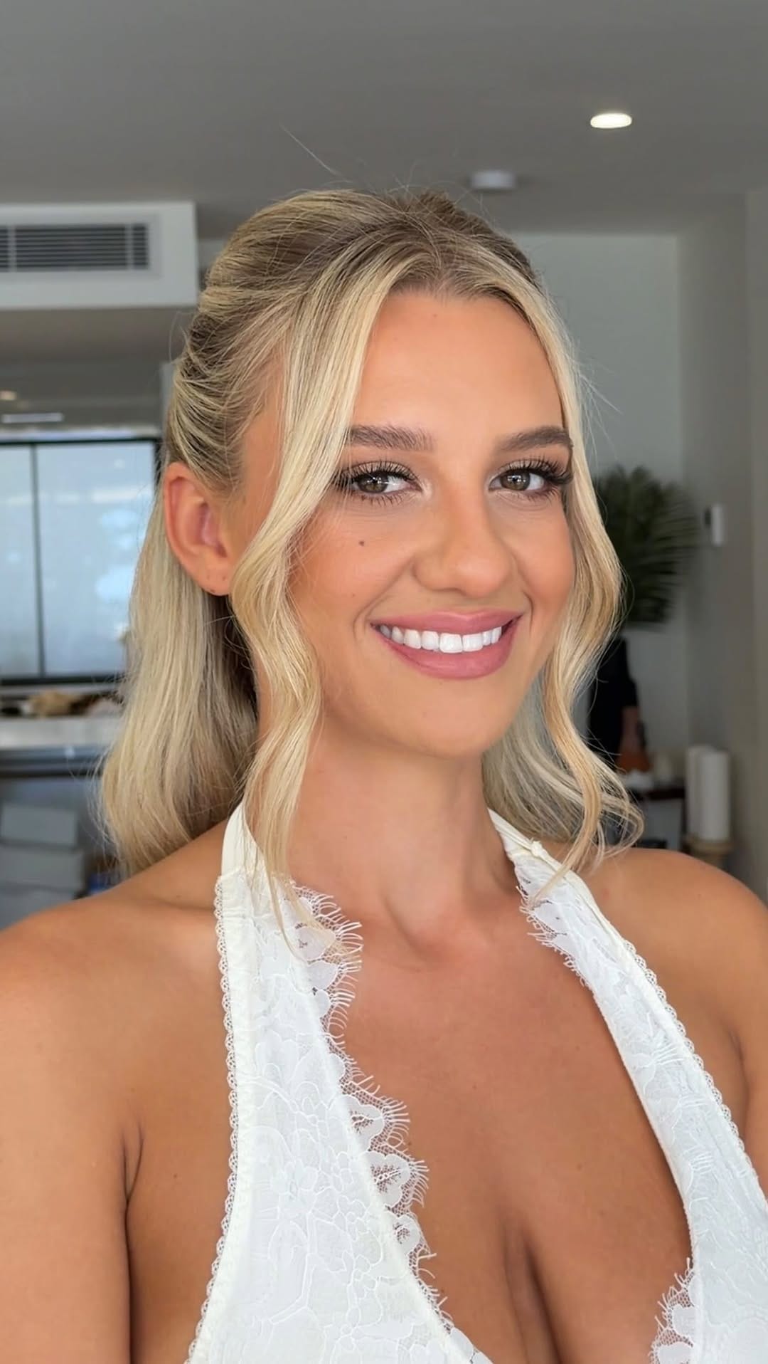 Post 4 by GOLD COAST MAKEUP ARTIST ERICA COFFEY on Instagram (video)