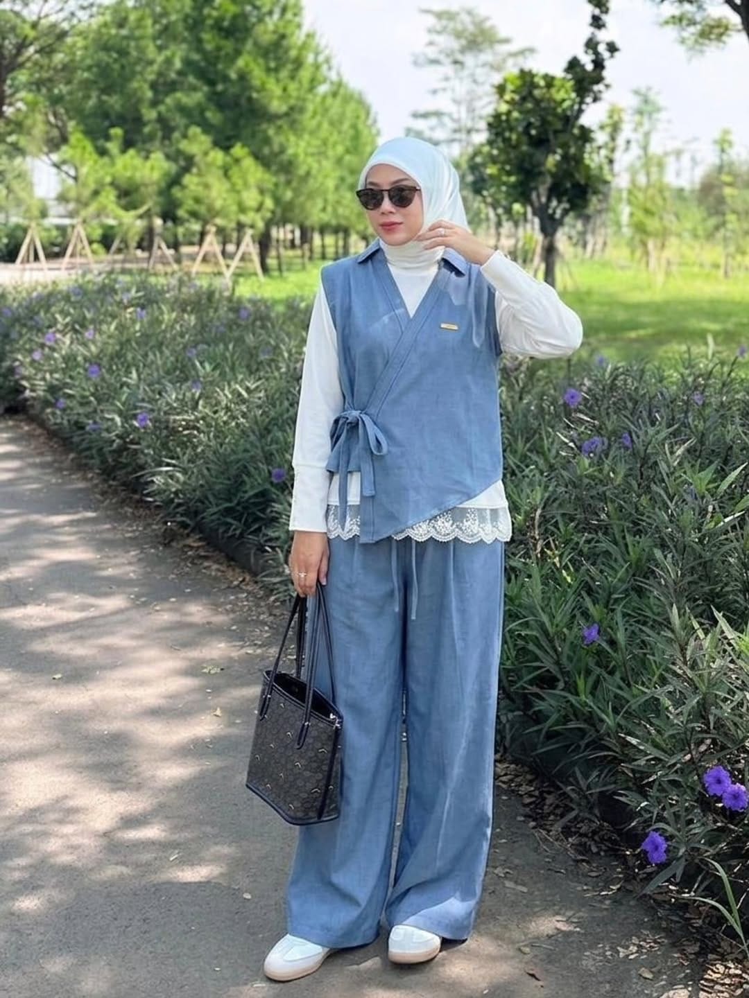 Post 2 by Linggahijab_bandung on Instagram (carousel)