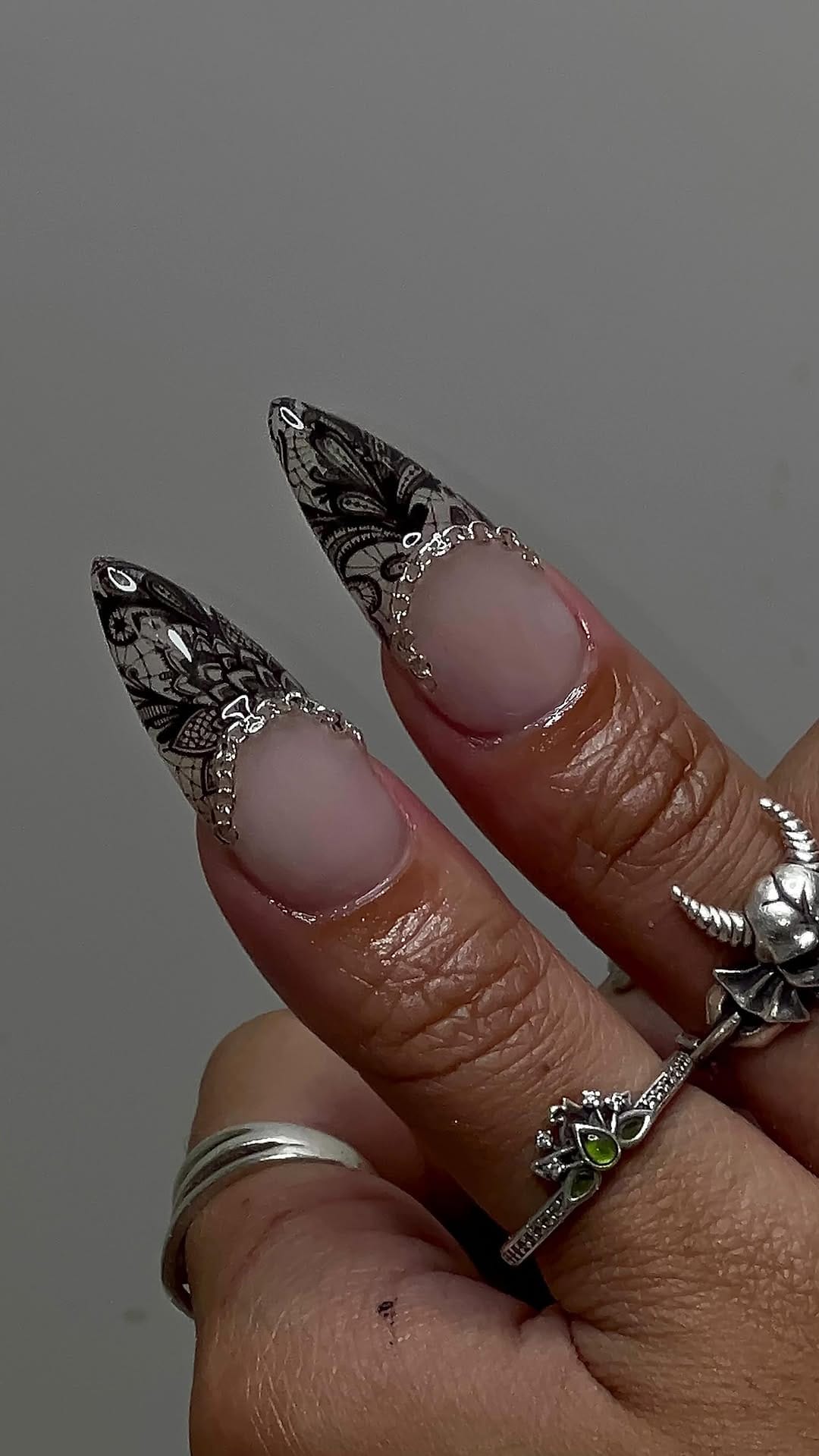 Post 3 by 𝑀𝐸𝐿𝐵𝑂𝑈𝑅𝑁𝐸 𝑁𝐴𝐼𝐿 𝐴𝑅𝑇𝐼𝑆𝑇 on Instagram (video)