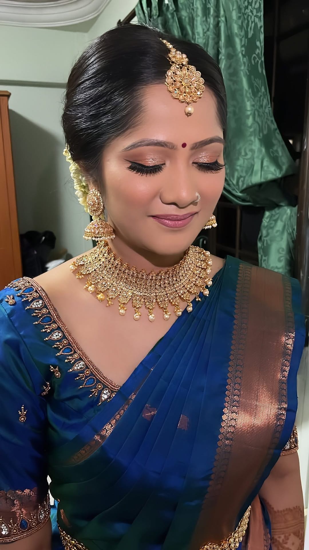 Post 10 by Mahes Makeup Artist on Instagram (video)