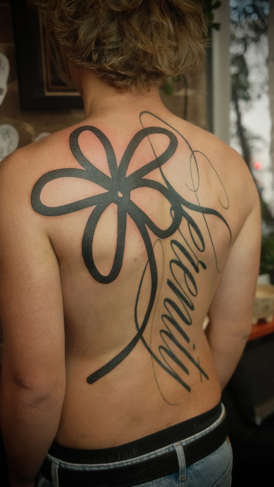 Post 8 by BLOOD DAISY TATTOOS on Instagram (video)