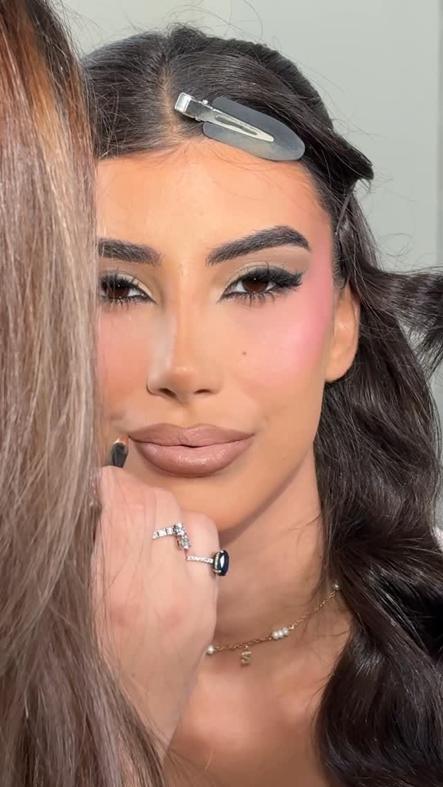 Post 6 by 𝑺𝒀𝑫𝑵𝑬𝒀 𝑴𝑨𝑲𝑬𝑼𝑷 𝑨𝑹𝑻𝑰𝑺𝑻 on Instagram (video)