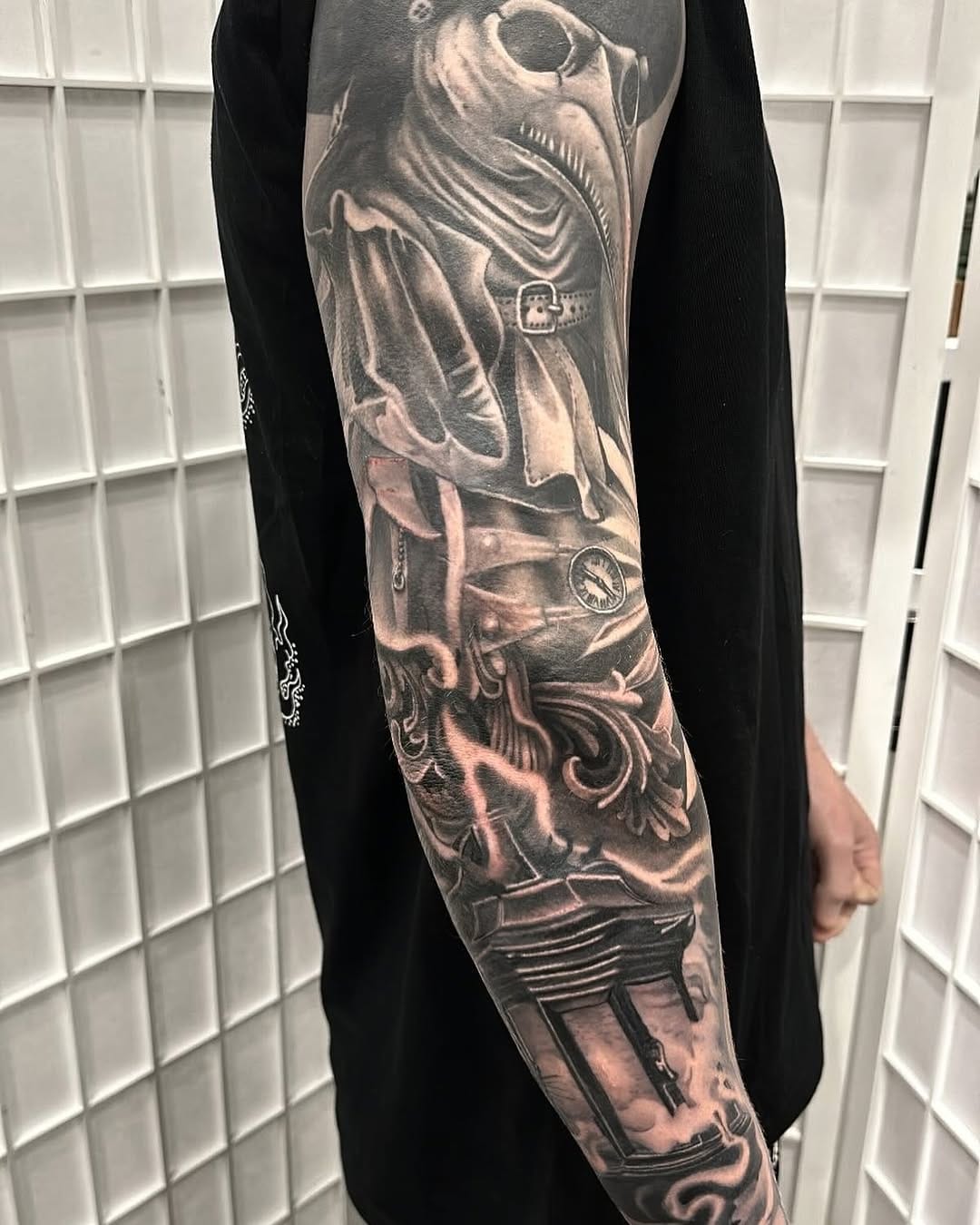 Post 8 by Harvey Lee on Instagram (image)