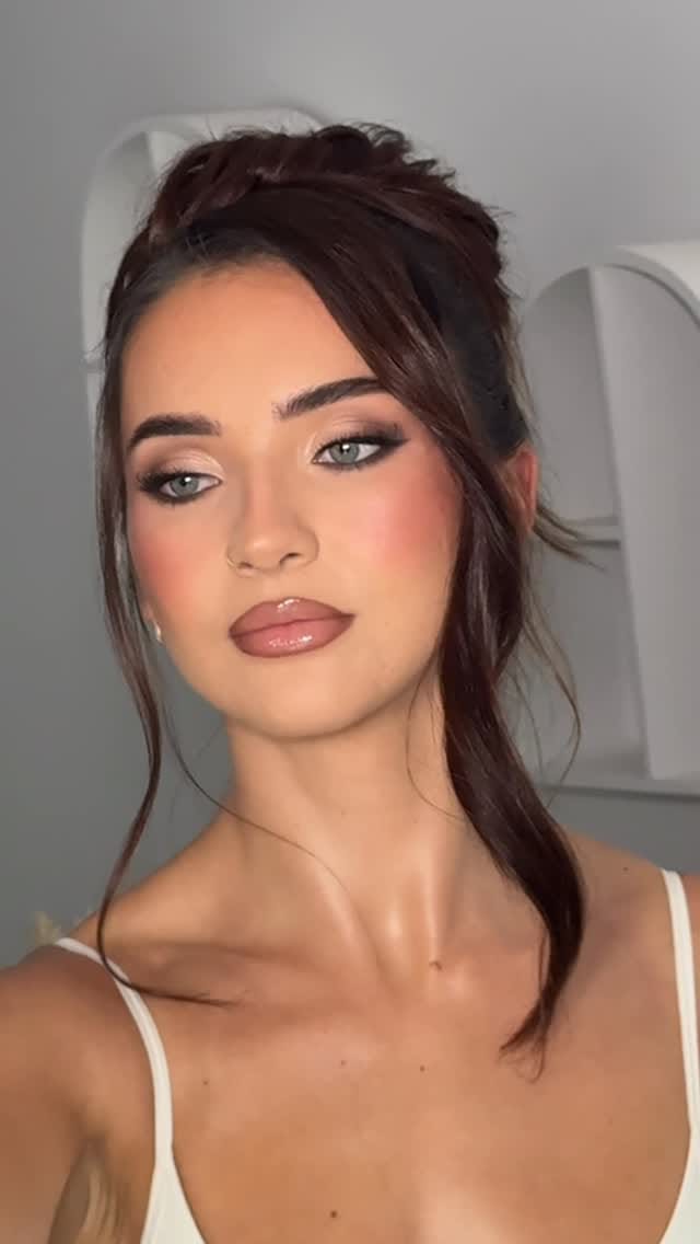 Post 5 by CANBERRA MAKEUP ARTIST on Instagram (video)