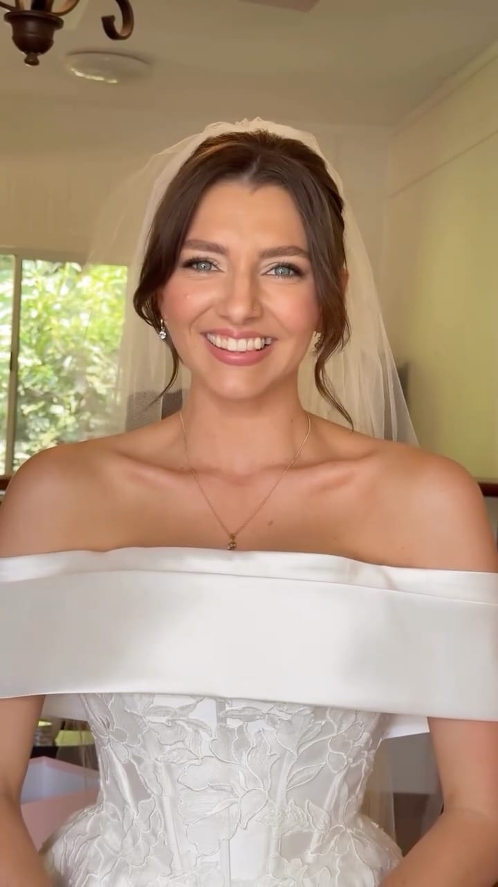 Post 4 by Lara Quinn Makeup Artist on Instagram (video)