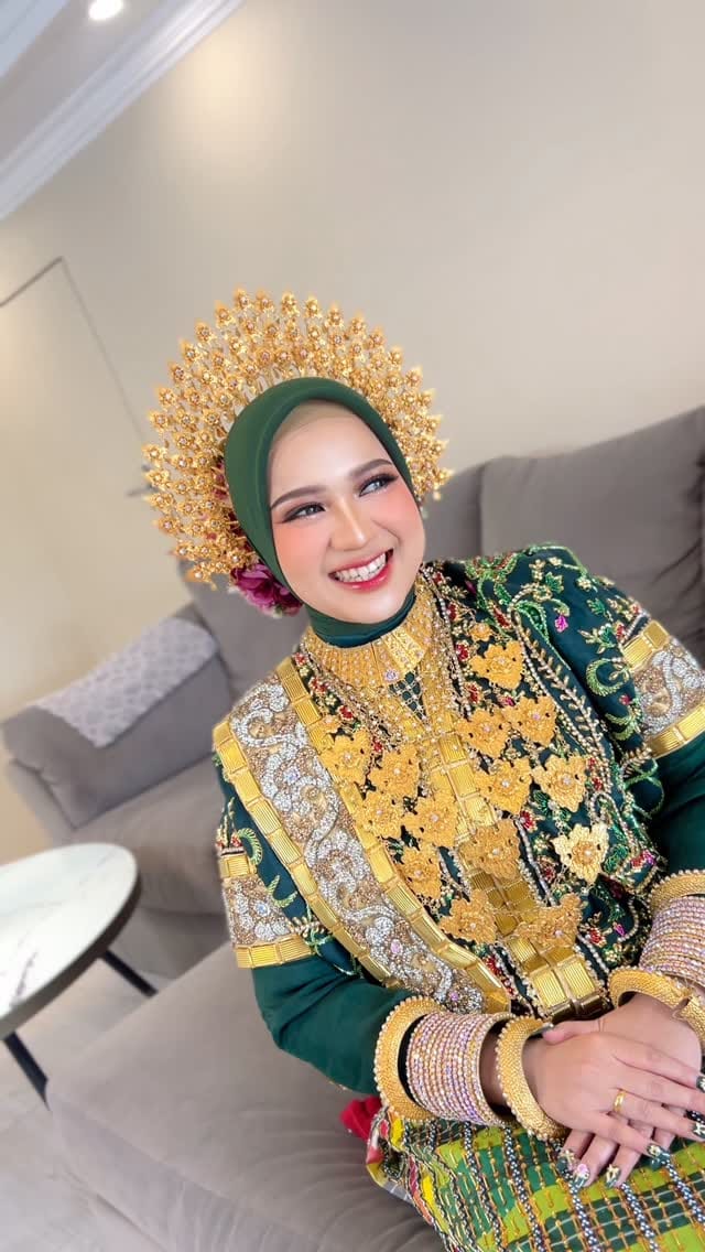 Post 4 by Flawless Wedding Make-up on Instagram (video)