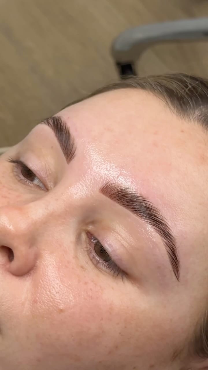Post 1 by Georgina Neves, Makeup & Brows on Instagram (video)
