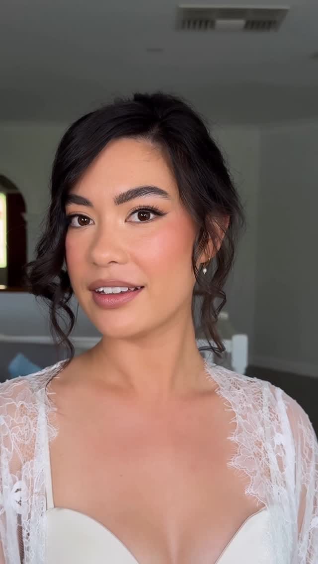 Post 3 by Georgina Neves, Makeup & Brows on Instagram (video)