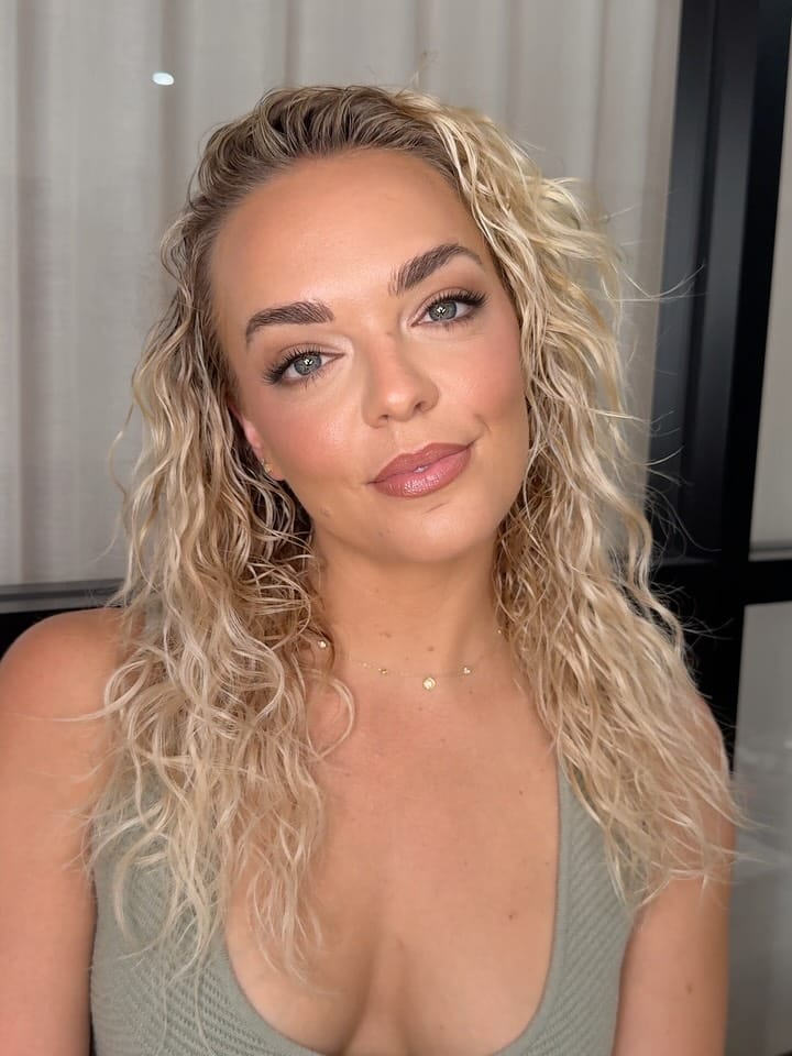Post 10 by Georgina Neves, Makeup & Brows on Instagram (carousel)