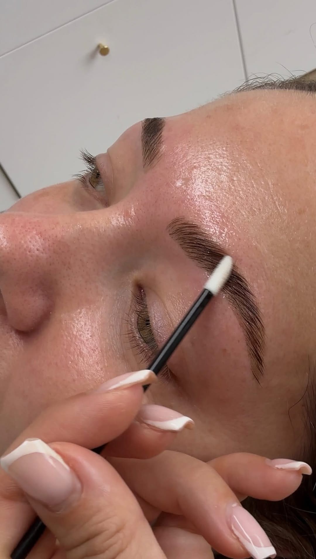 Post 9 by Georgina Neves, Makeup & Brows on Instagram (video)