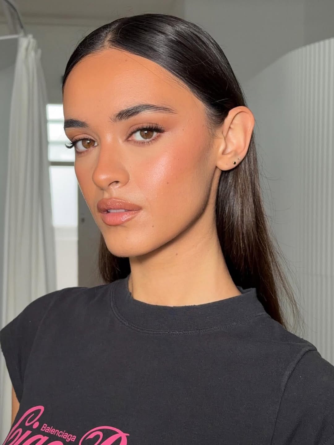 Post 5 by 𝐌𝐀𝐊𝐄𝐔𝐏 𝐁𝐘 𝐃𝐑𝐄𝐖 on Instagram (carousel)