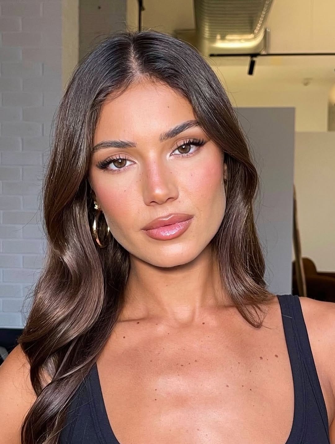 Post 6 by 𝐌𝐀𝐊𝐄𝐔𝐏 𝐁𝐘 𝐃𝐑𝐄𝐖 on Instagram (carousel)