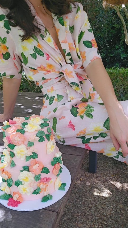 Post 10 by Cakes by Dominique on Instagram (video)