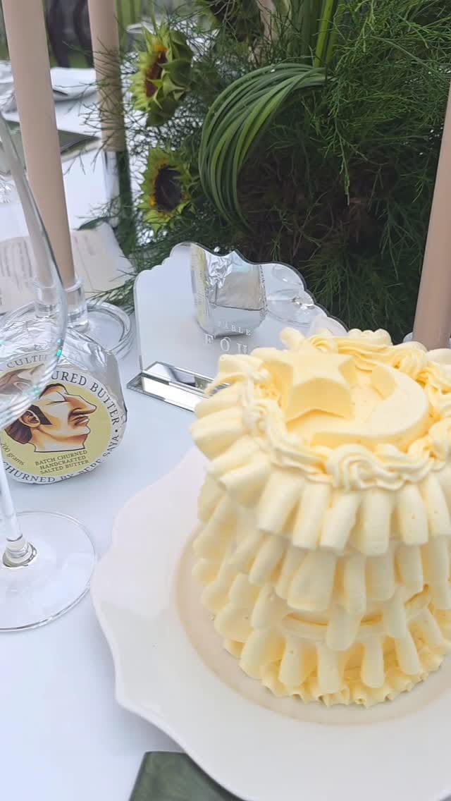 Post 2 by Cakes by Dominique on Instagram (video)