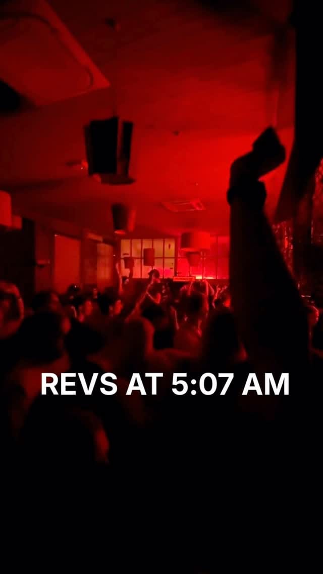 Post 3 by Etwas on Instagram (video)