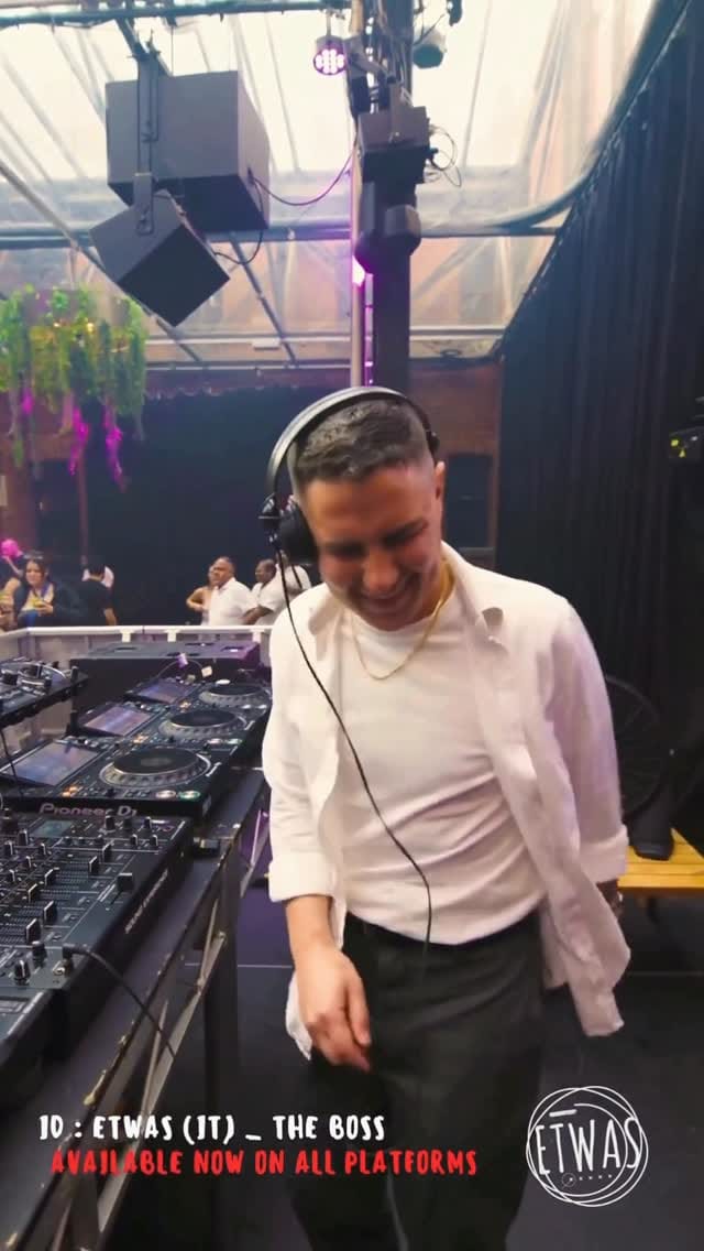 Post 5 by Etwas on Instagram (video)