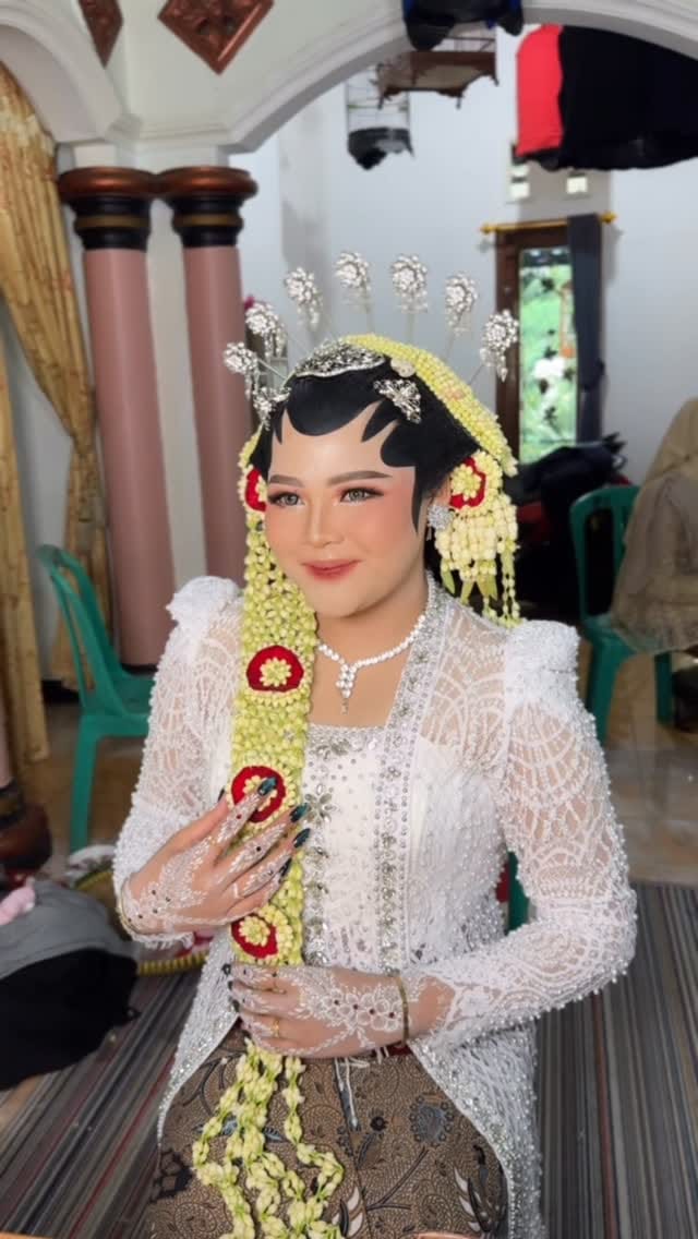 Post 2 by MUA WONOSOBO~BANJARNEGARA~KEBUMEN on Instagram (video)