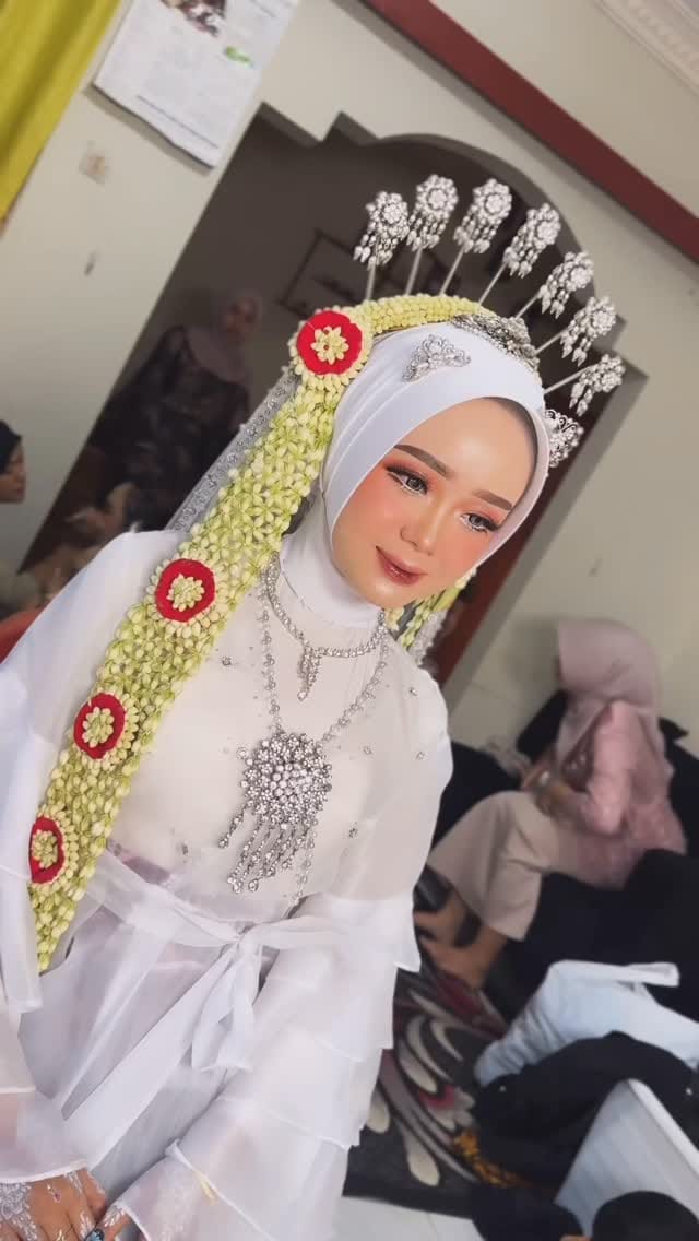 Post 7 by MUA WONOSOBO~BANJARNEGARA~KEBUMEN on Instagram (video)