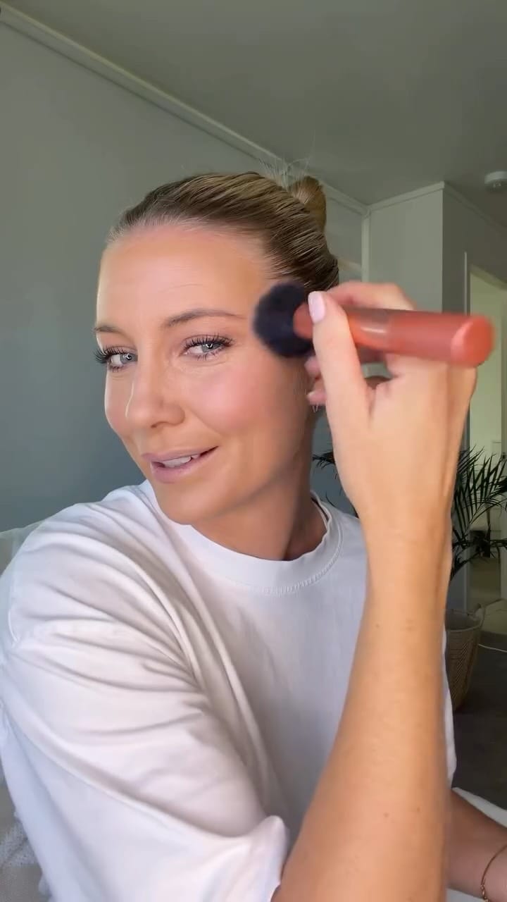 Post 3 by MELISSA GIGLIOTTI- Pro Hair & Makeup Artist on Instagram (video)