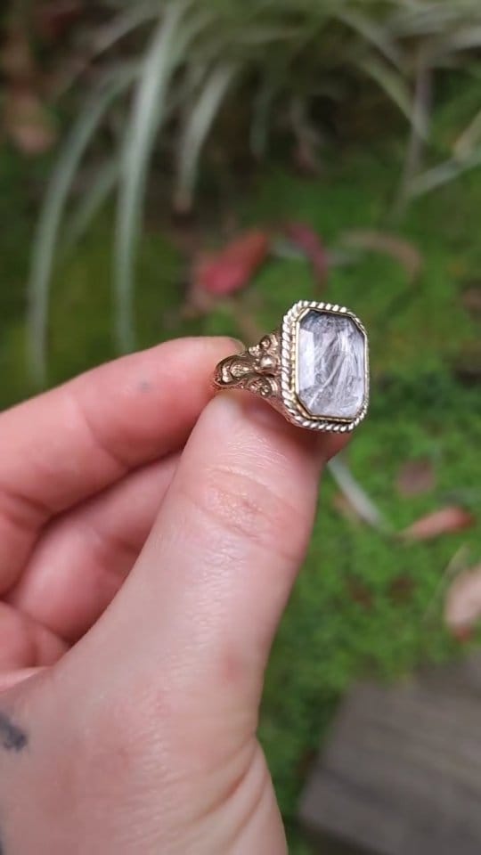 Post 10 by Grave Metallum Jewellery on Instagram (video)