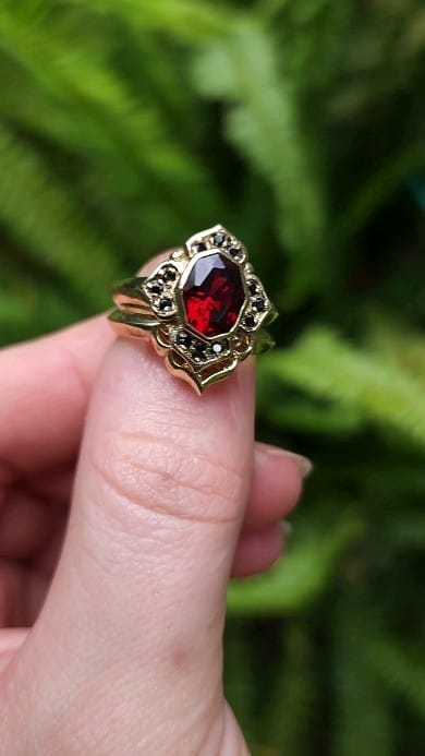 Post 9 by Grave Metallum Jewellery on Instagram (video)
