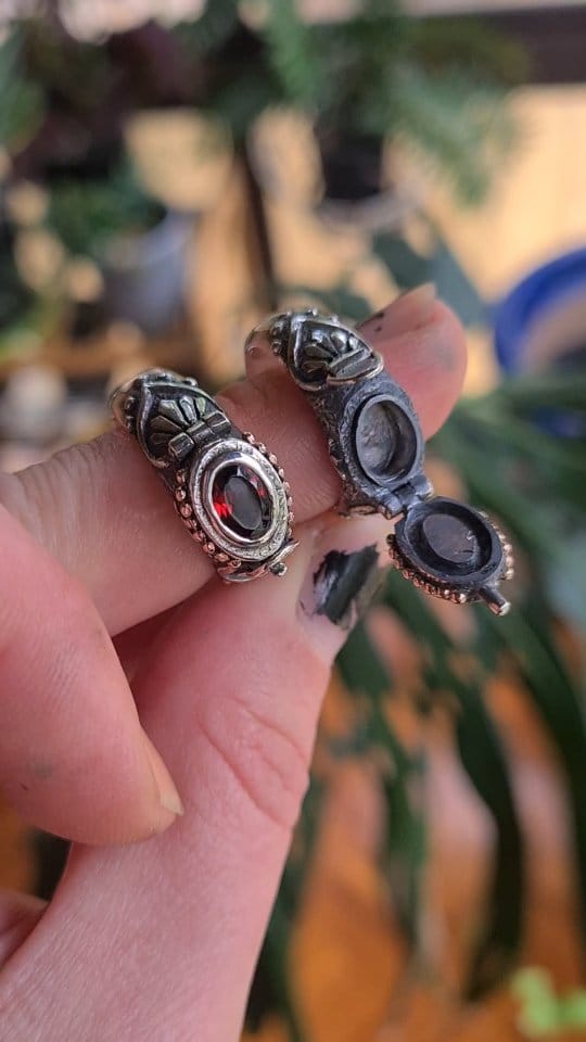 Post 6 by Grave Metallum Jewellery on Instagram (video)