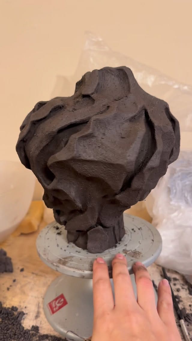 Post 6 by Carla Ejarque ceramics on Instagram (video)