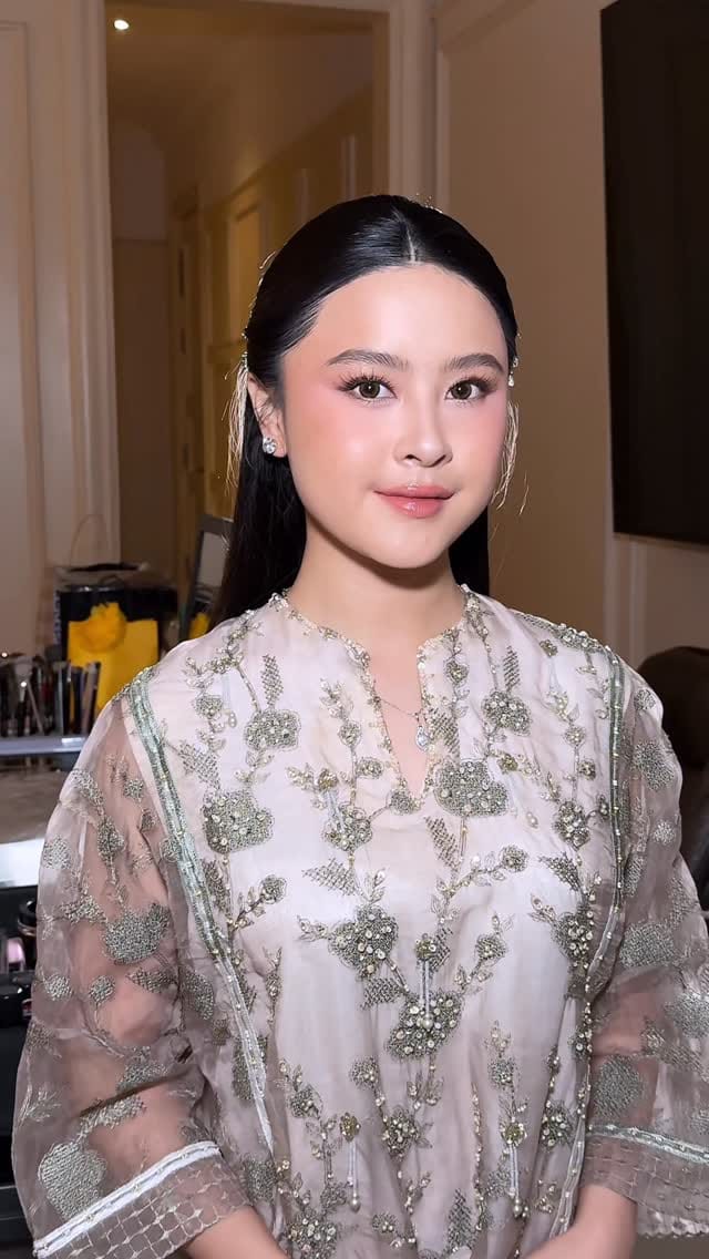 Post 3 by Jodie Aurelia | Melbourne Makeup Artist on Instagram (video)