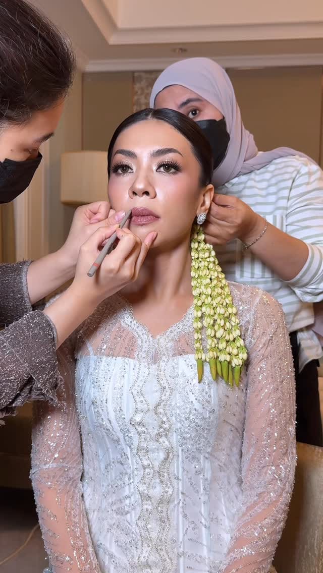 Post 5 by Jodie Aurelia | Melbourne Makeup Artist on Instagram (video)