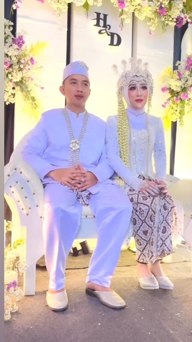 Post 7 by MUA MALANG on Instagram (video)