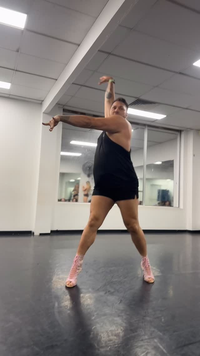 Post 8 by E L I  C R A W F O R D on Instagram (video)