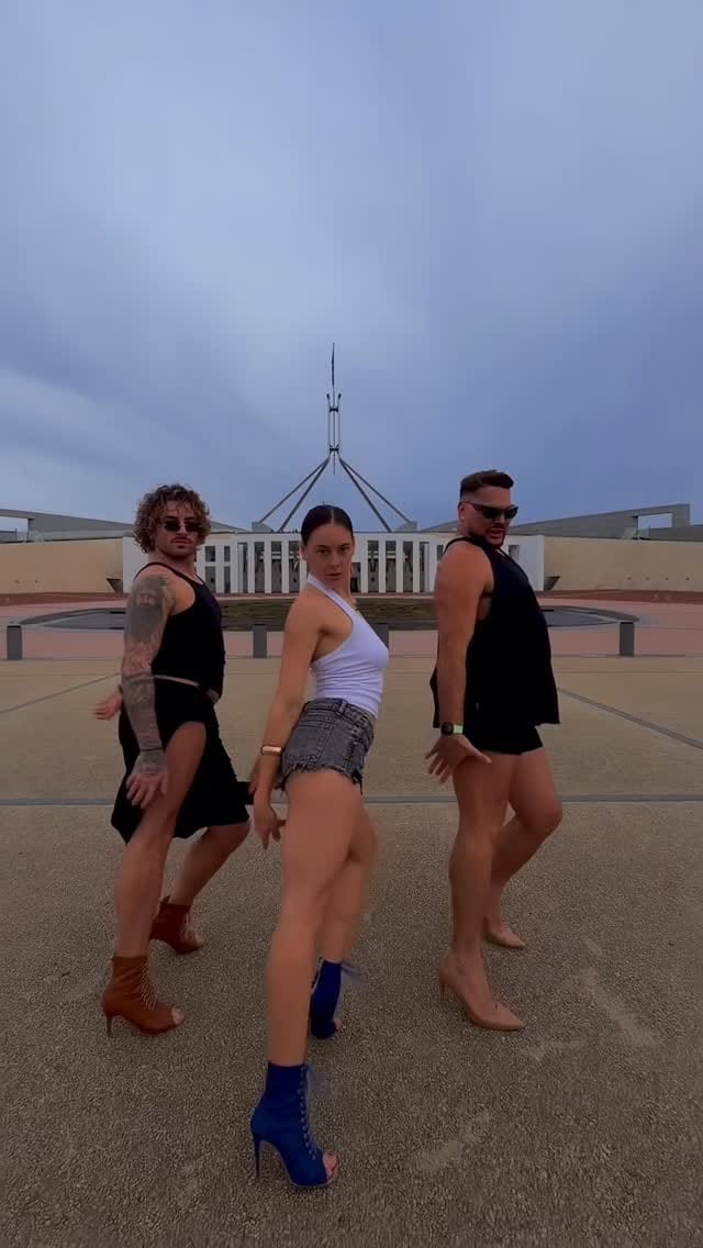 Post 3 by E L I  C R A W F O R D on Instagram (video)
