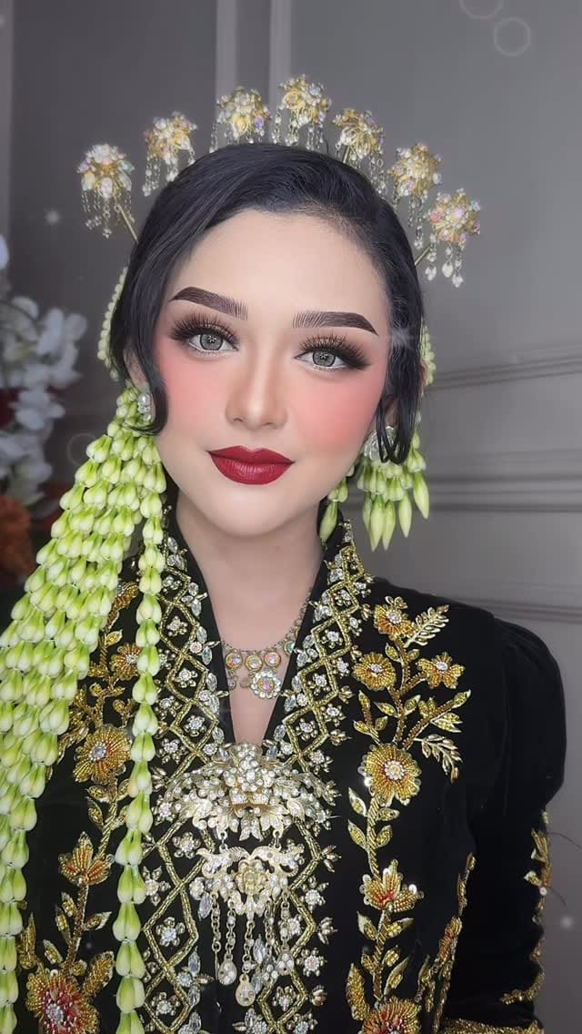 Post 8 by Ice Vinara on Instagram (video)