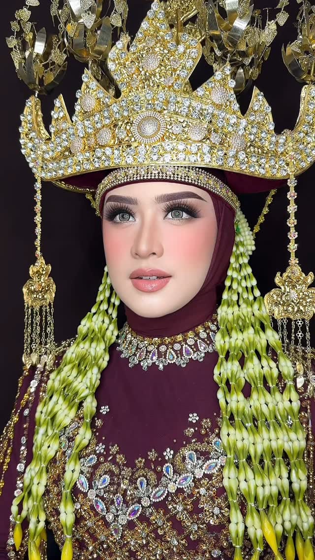 Post 9 by Ice Vinara on Instagram (video)