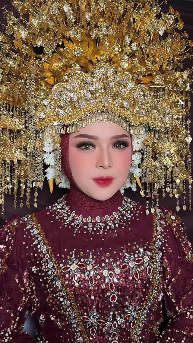 Post 4 by Ice Vinara on Instagram (video)
