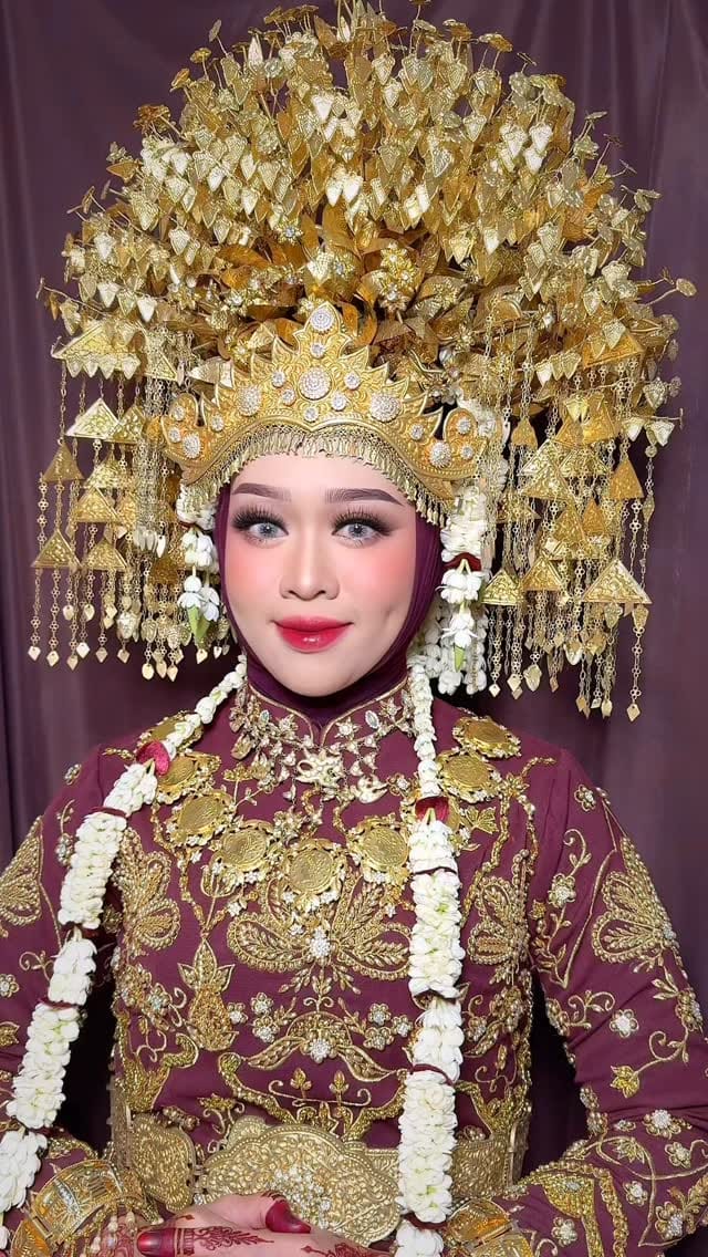 Post 3 by Ice Vinara on Instagram (video)